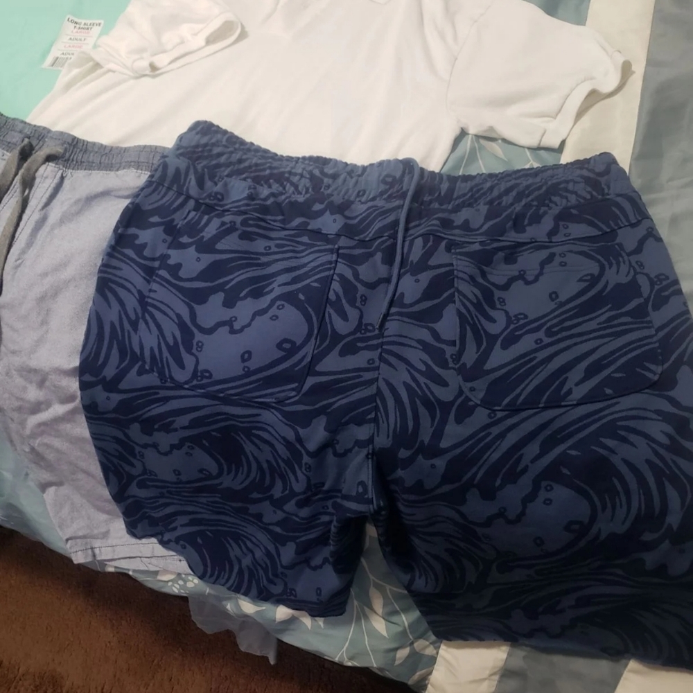 Shirt/shorts bundle 4 tems total
